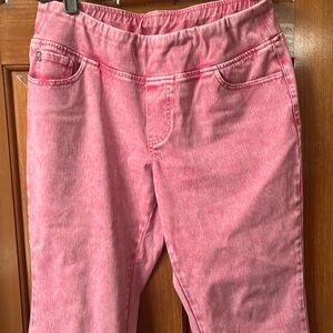 New, no tags, Belle by Kim Gravel pink acid washed cropped jeans!